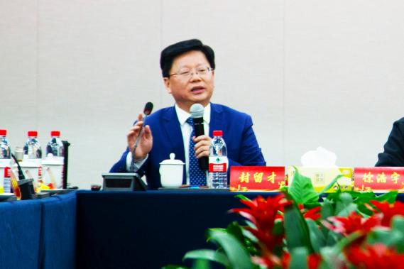 集團與泰州中學(xué)聯(lián)合舉辦“校企同關(guān)愛(ài)，勵學(xué)助成長(cháng)”座談會(huì )