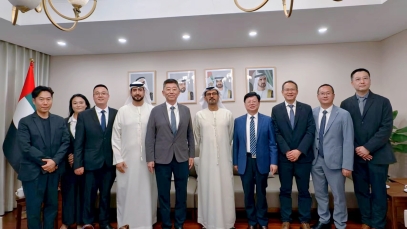 揚(yáng)子江藥業(yè)集團(tuán)董事長(zhǎng)徐浩宇拜會(huì)阿聯(lián)酋駐華大使哈馬迪